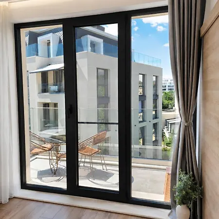 Azur Luxury - Private Garage - Steps From The 바르나